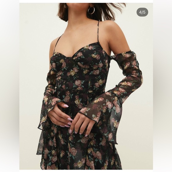 NWT Stradivarius Women's floral dress - Picture 3 of 9